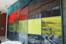 В магазинах и офисах